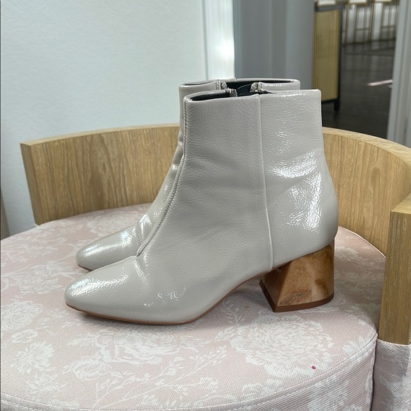 Elegant White Ankle Boots - Picture 1 of 6